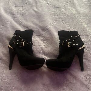 Stylish Black Guess Ankle Boots